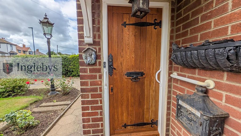 Property photo 2 of 35
