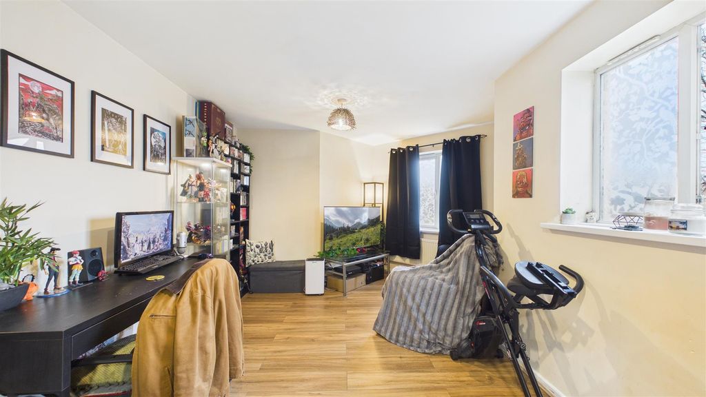 Property photo 2 of 9 Cam05101G0-Pr0127-Still006.Jpg