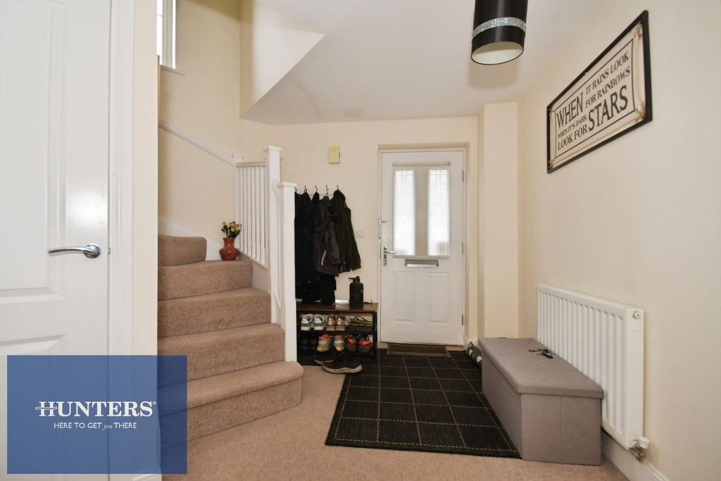 Property photo 3 of 16 Hallway.Jpg