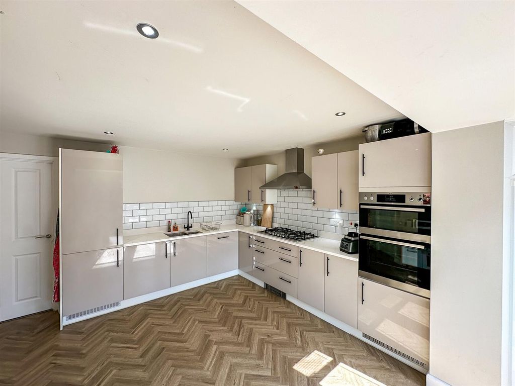 Property photo 2 of 37 16.Jpg