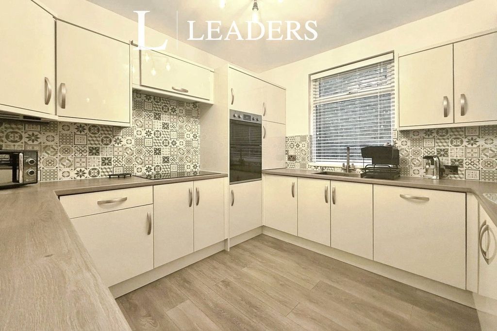 Property photo 3 of 33 Kitchen