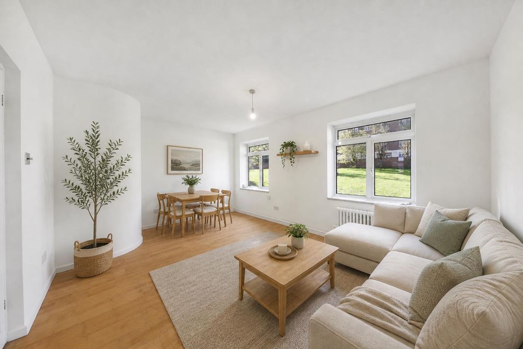 Property photo 1 of 10 Living Room.Png