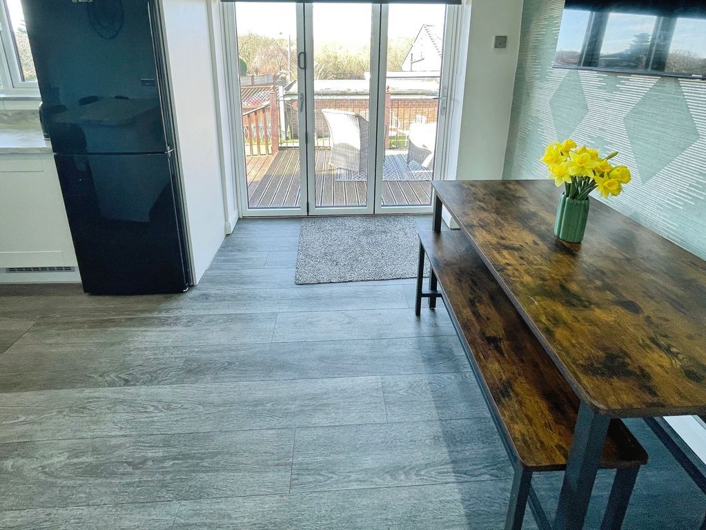 Property photo 3 of 16 Dining