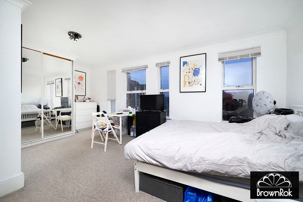 Property photo 3 of 12 W13