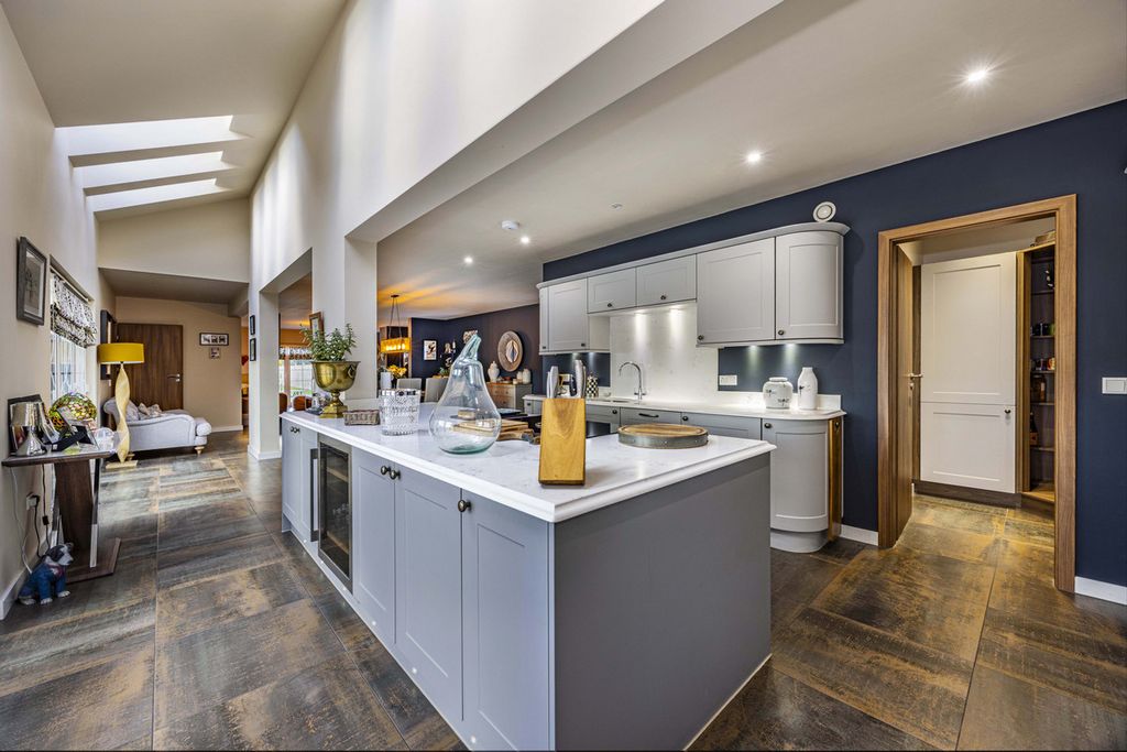 Property photo 3 of 22