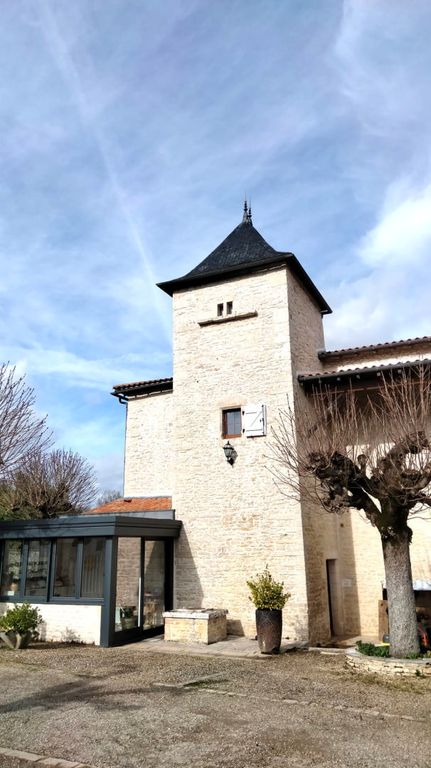 Property photo 2 of 25