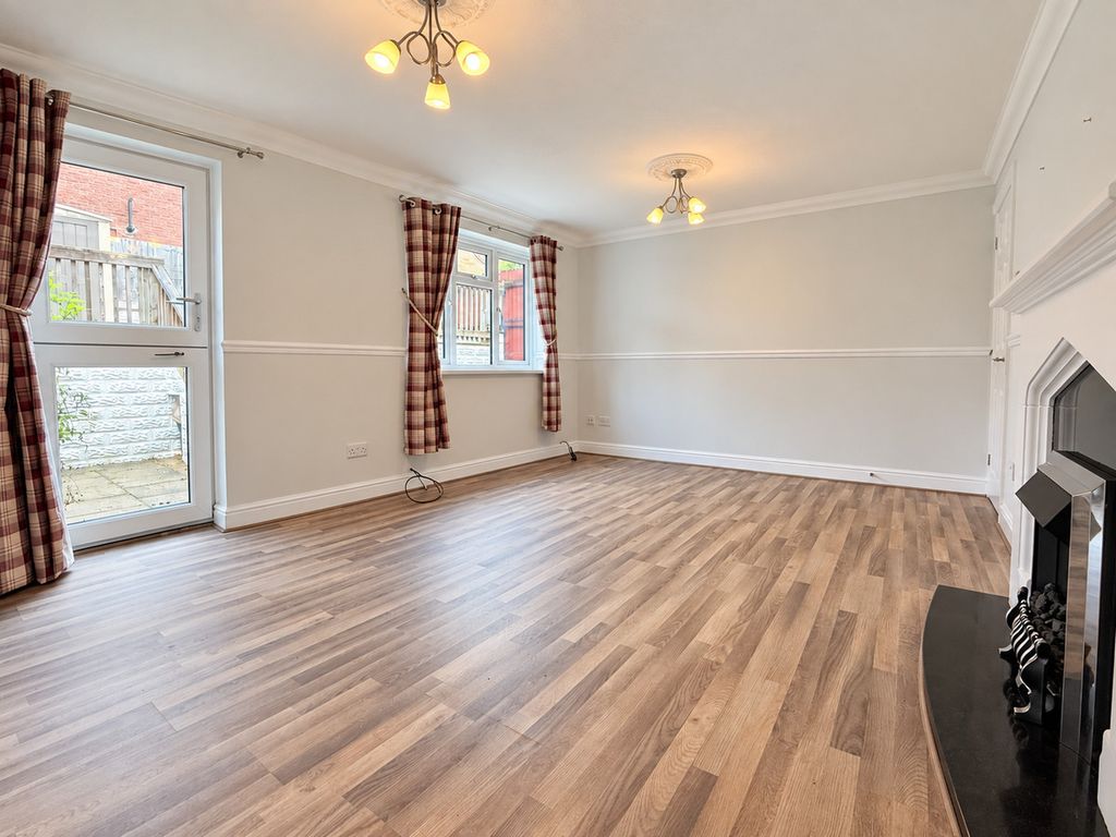 Property photo 2 of 26