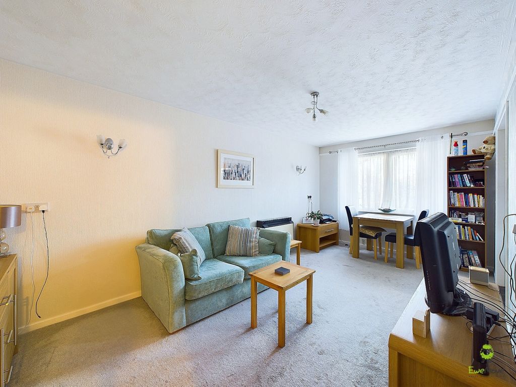 Property photo 3 of 8 Presented By Nicoleta At Ewemove Bexleyheath And D