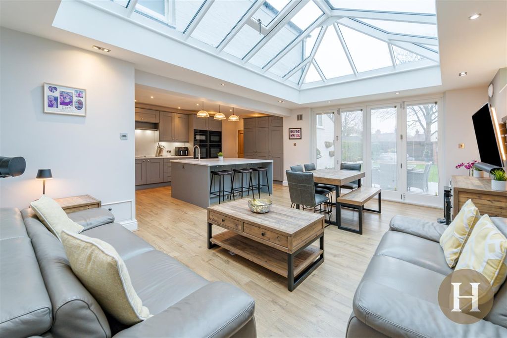 Property photo 2 of 49 Hadleigh Estate Agents-24.Jpg