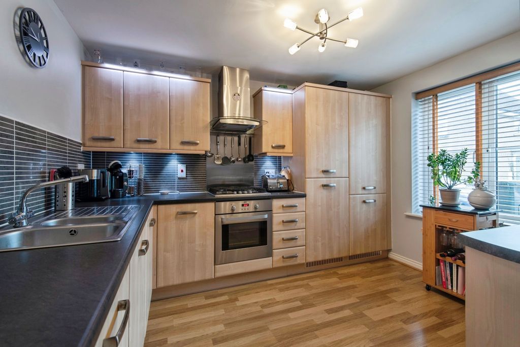 Property photo 3 of 21 Pbox-Img.Jpg