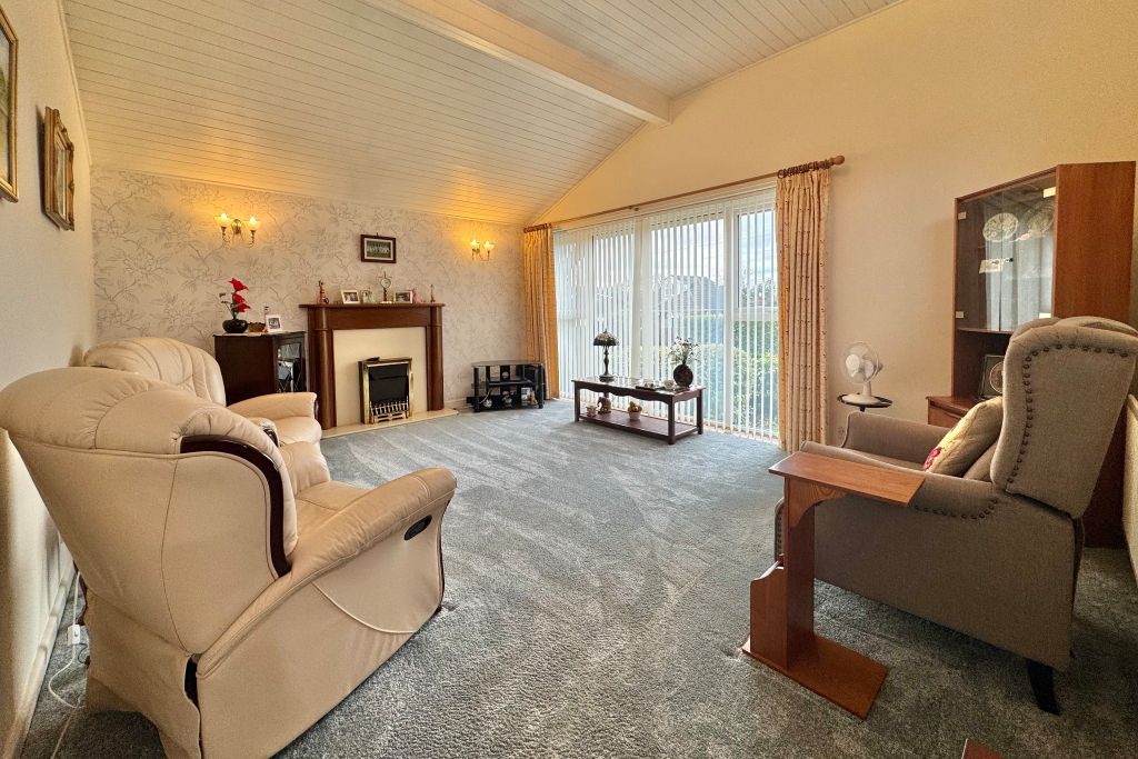 Property photo 3 of 11 Living Room