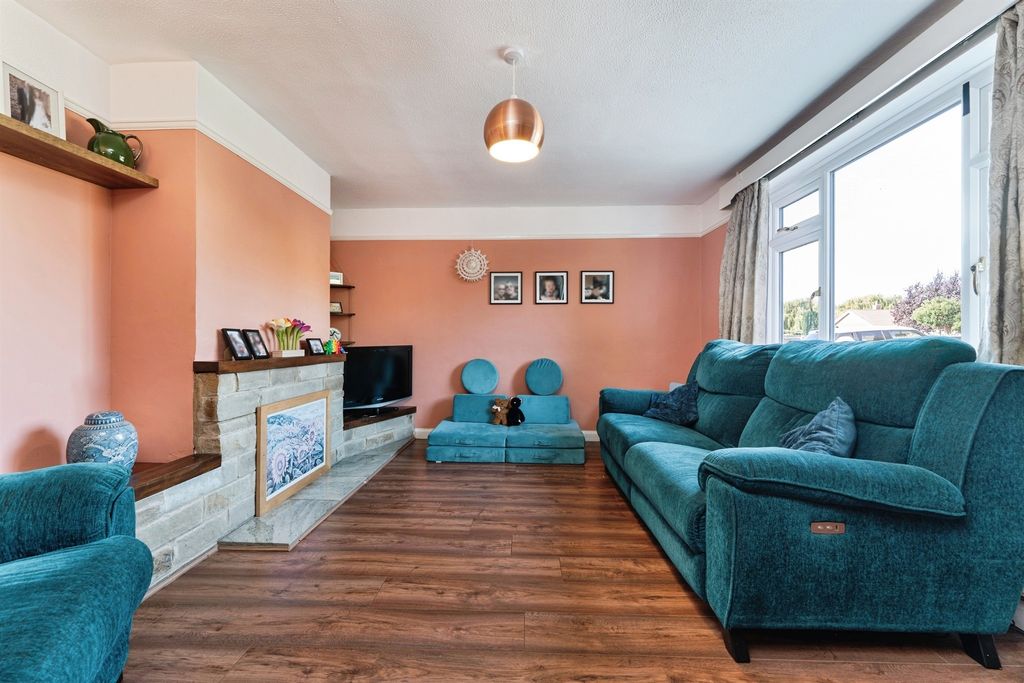 Property photo 2 of 16