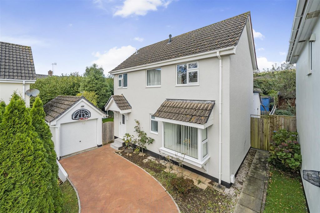 Property photo 1 of 19 Yeolland Park Front..Jpg