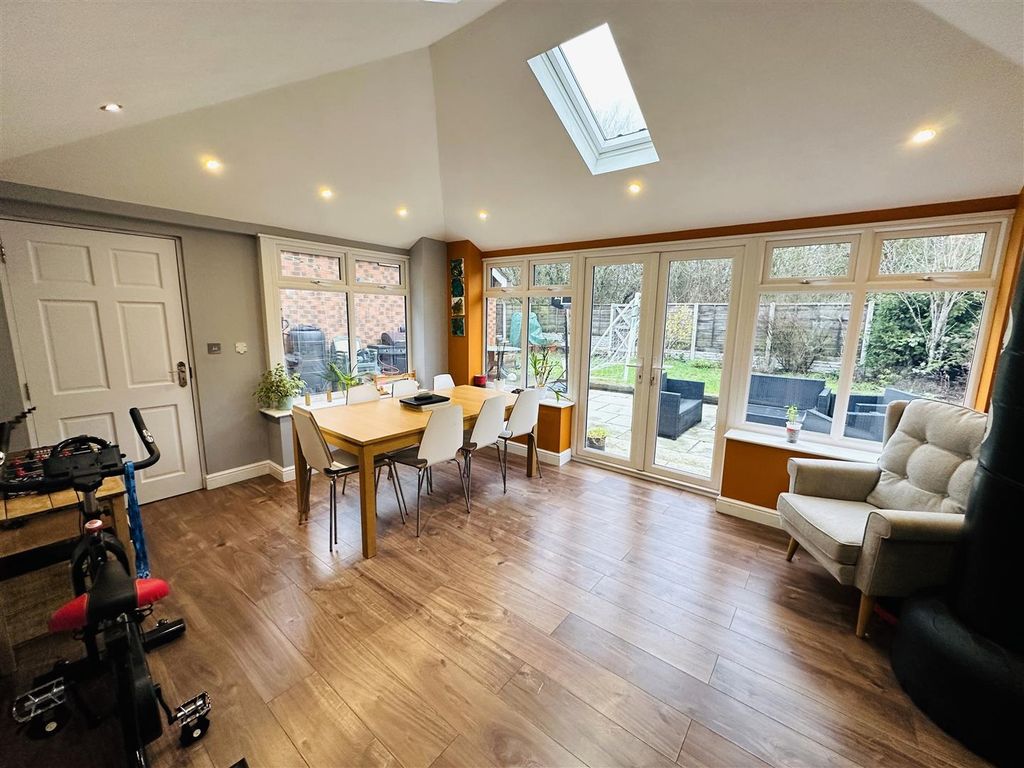 Property photo 3 of 21 Dining Room