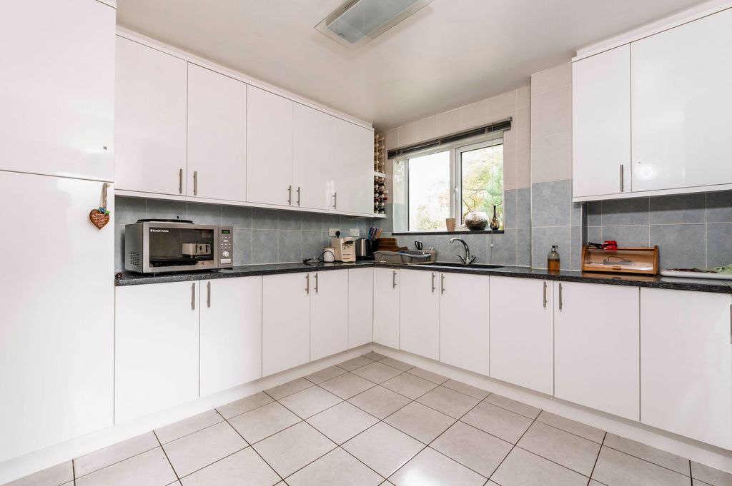 Property photo 2 of 18 Kitchen