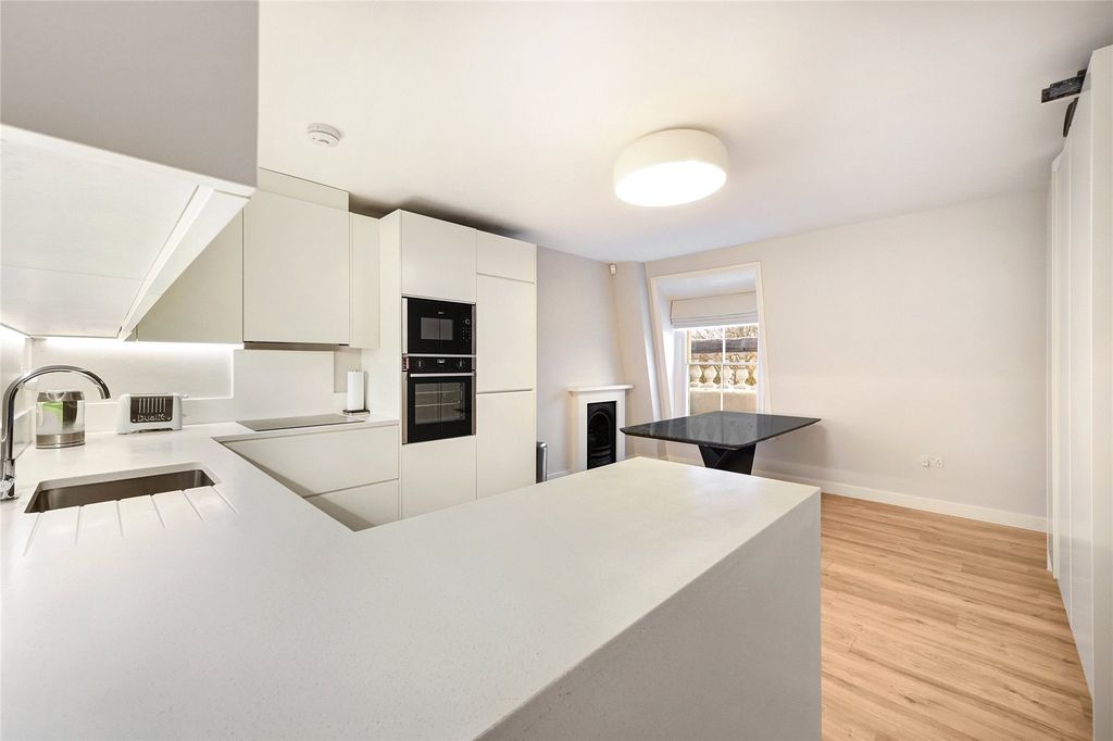 Property photo 2 of 9 Kitchen