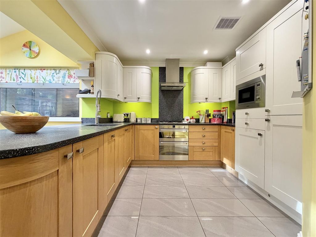 Property photo 3 of 28 Kitchen