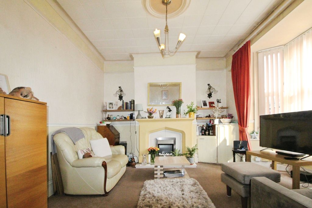 Property photo 2 of 15 Lounge