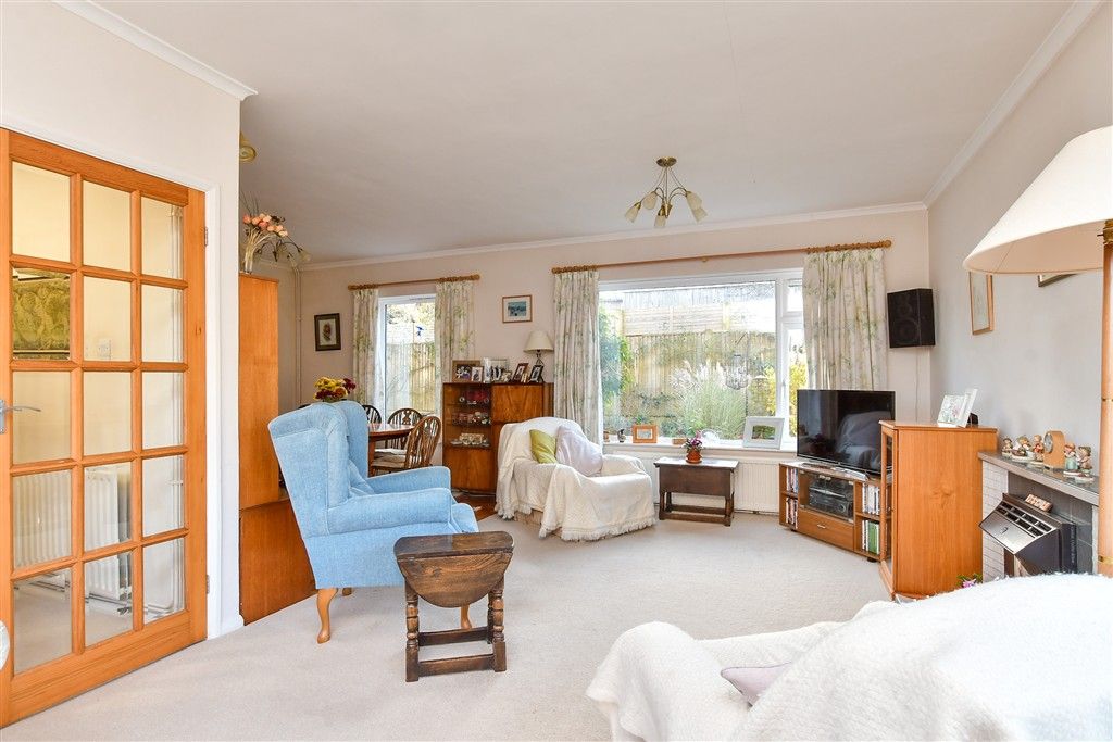 Property photo 3 of 12 Lounge