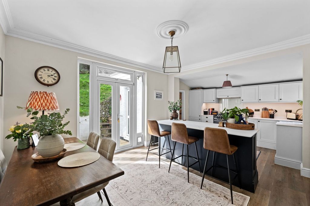 Property photo 1 of 25