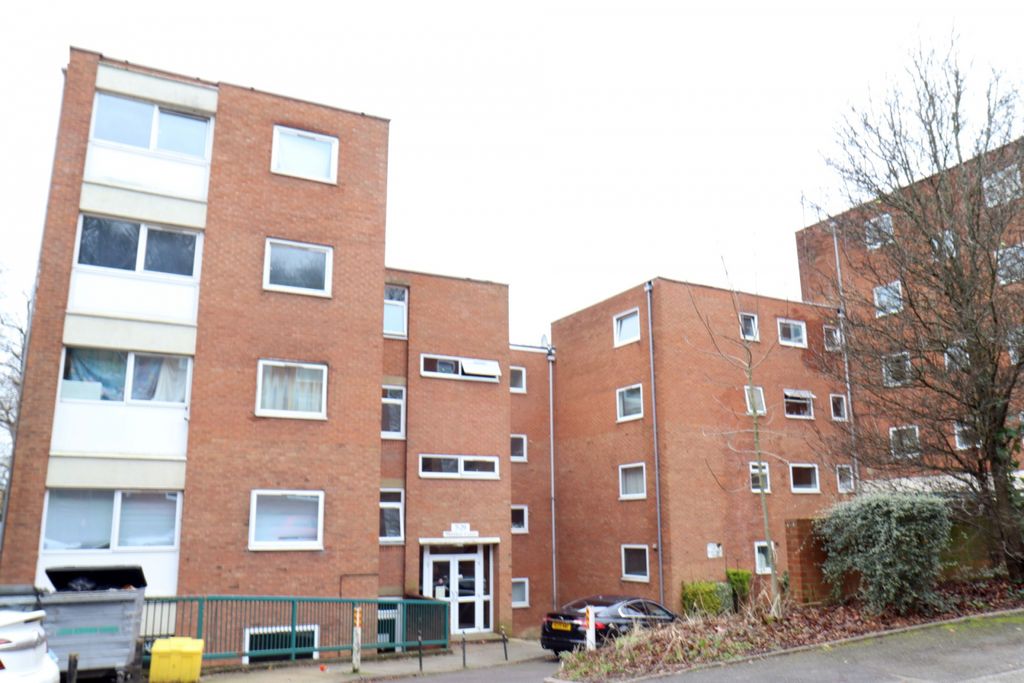 Property photo 1 of 6 2 Bedroom Flat For Sale