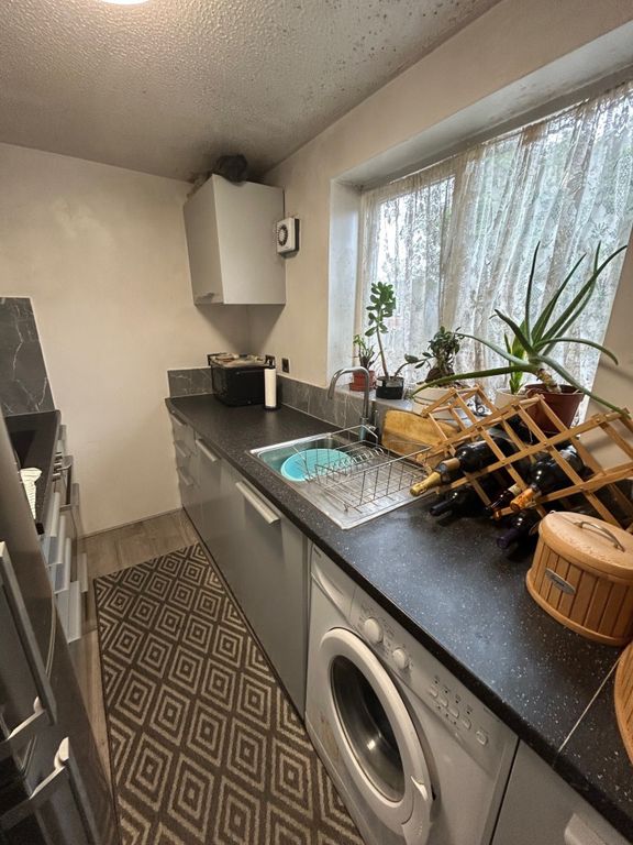 Property photo 3 of 9 Kitchen