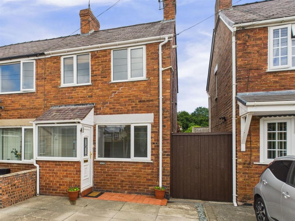 Property photo 1 of 18 Holywell Watermark Lauren Phone(4080 Ã— 3072Px).Jpg