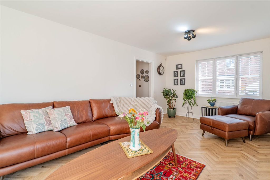 Property photo 2 of 29 Lounge