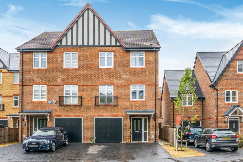 Property photo 1 of 18 1454632-20-6A05c7...
