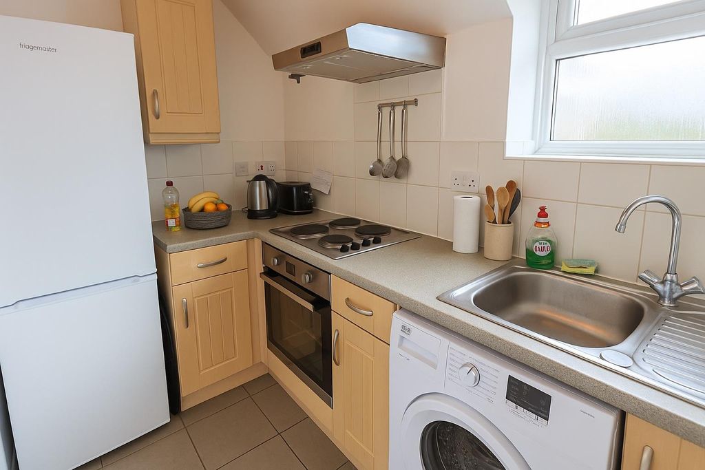 Property photo 3 of 8 Kitchen.Jpg