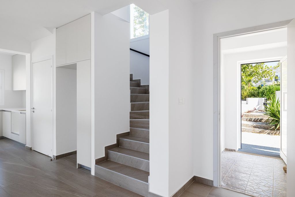 Property photo 2 of 29