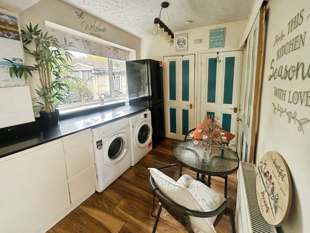 Property photo 3 of 14 Kitchen