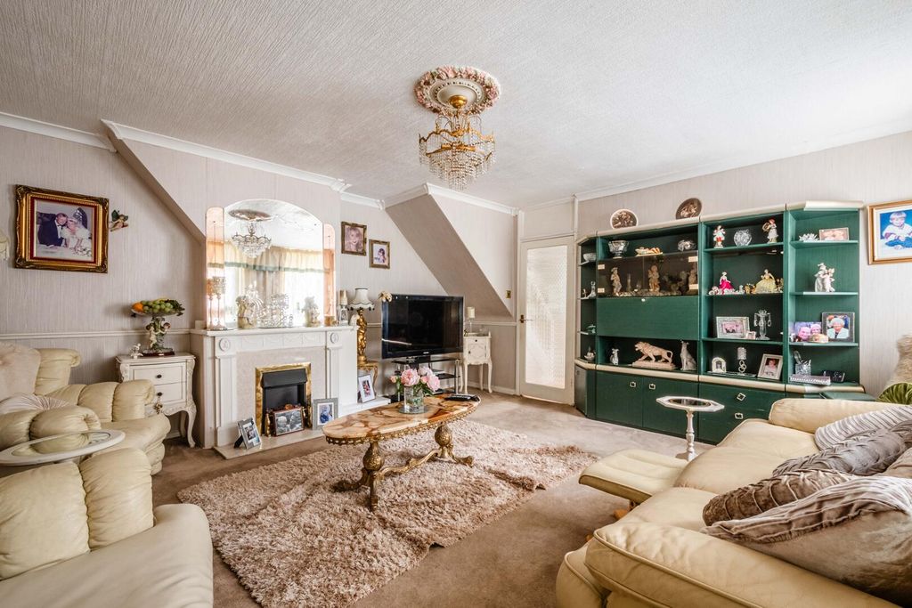 Property photo 3 of 15 Living Room