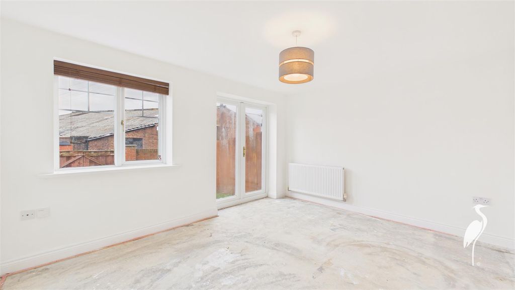 Property photo 2 of 15 Lounge