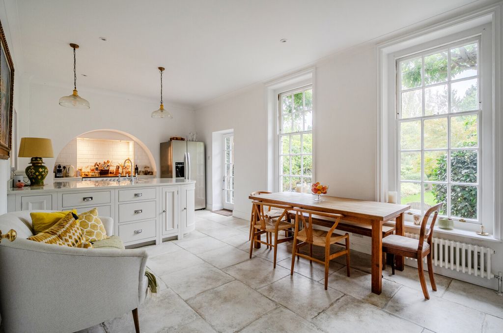 Property photo 2 of 33 1522874-25-1A0Bb3...