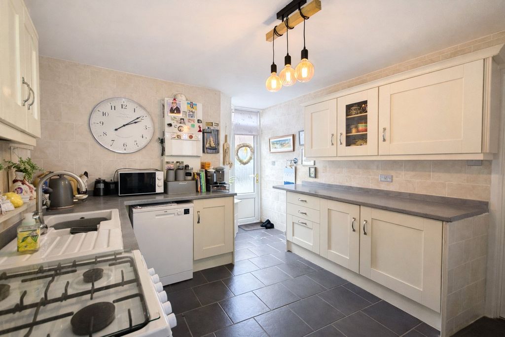 Property photo 3 of 14 3 - Picture No. 04