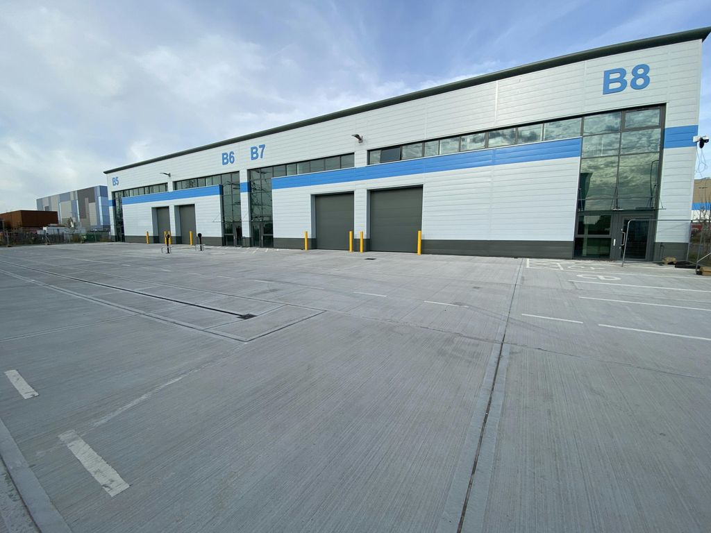 Property photo 2 of 11 B8 To B5 Logicor Fronts.Jpg