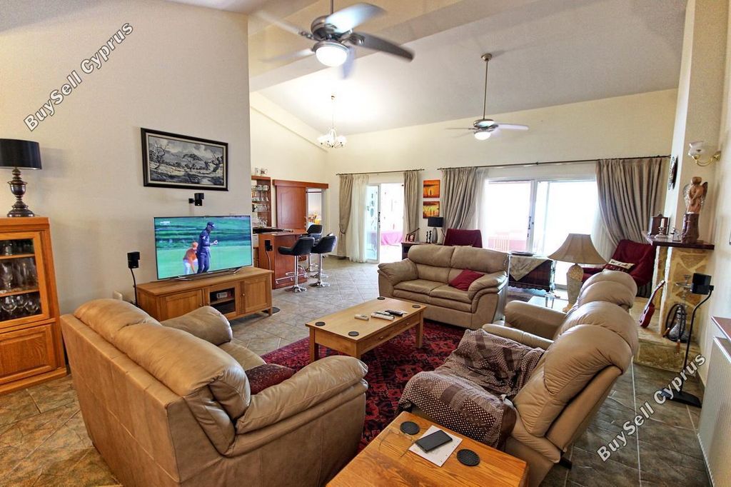 Property photo 3 of 32
