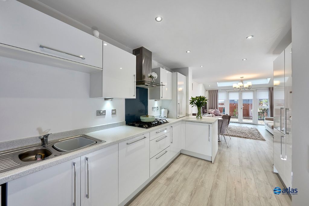 Property photo 2 of 20 Kitchen/Living Area