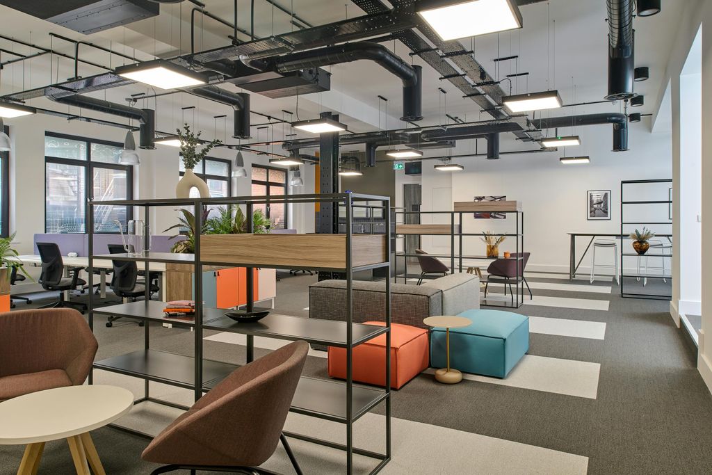 Property photo 3 of 36 Dsc_5821_240725_Bar_65 New St_1St Floor Suite_Hi Res.Jpg