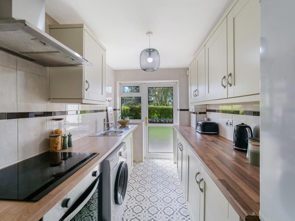 Property photo 3 of 19 Kitchen