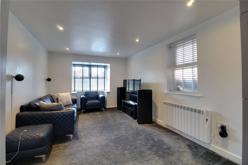 Property photo 3 of 8 3