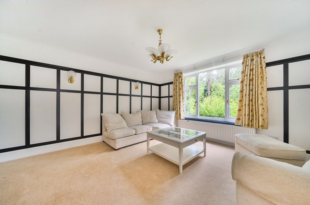 Property photo 2 of 14 1327045-52-68767F...