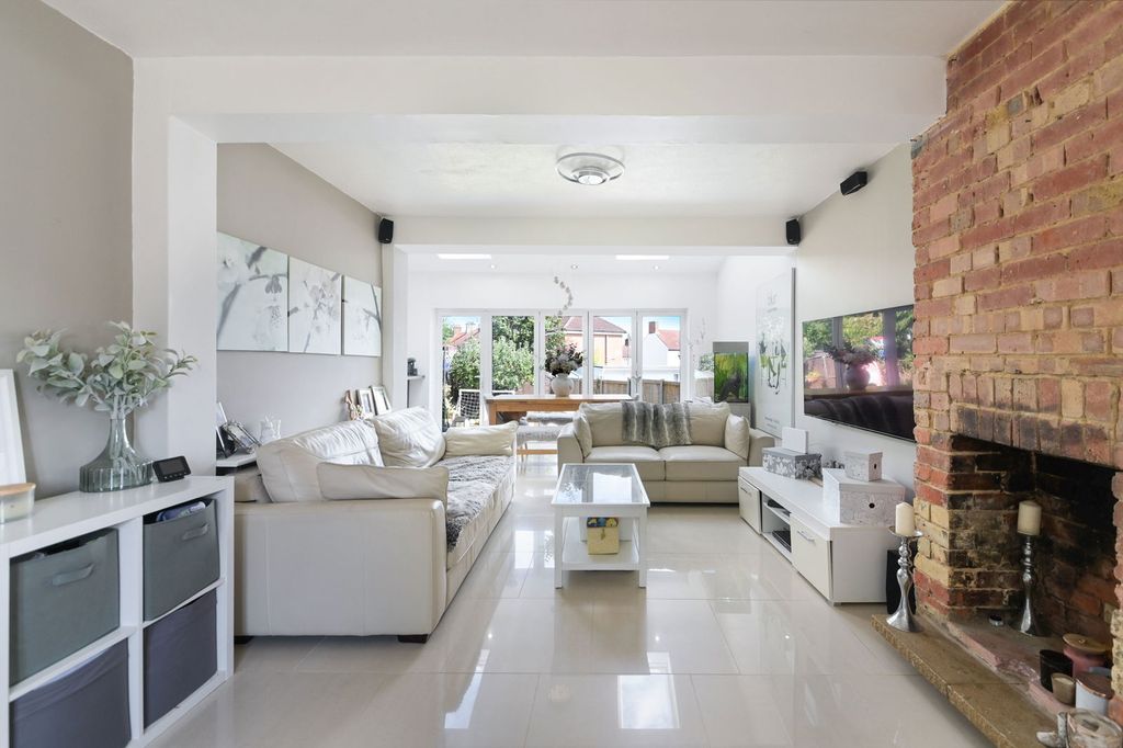 Property photo 2 of 8