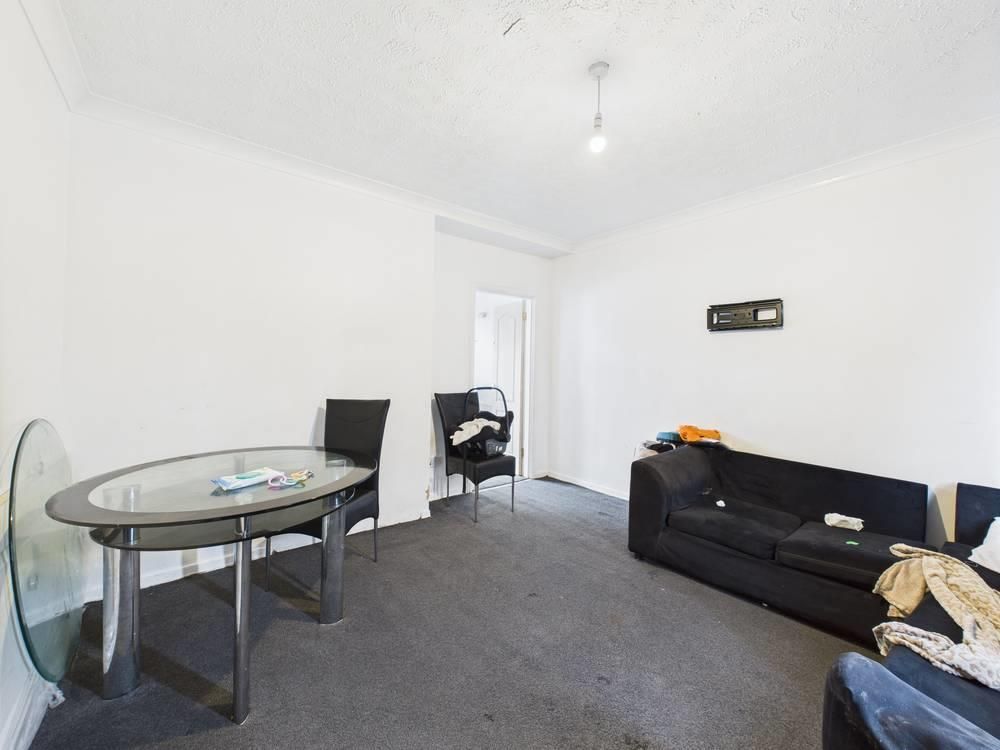 Property photo 3 of 16 Cam05348G0-Pr0015-Still001-Thumbnail-H750-70.Jpg