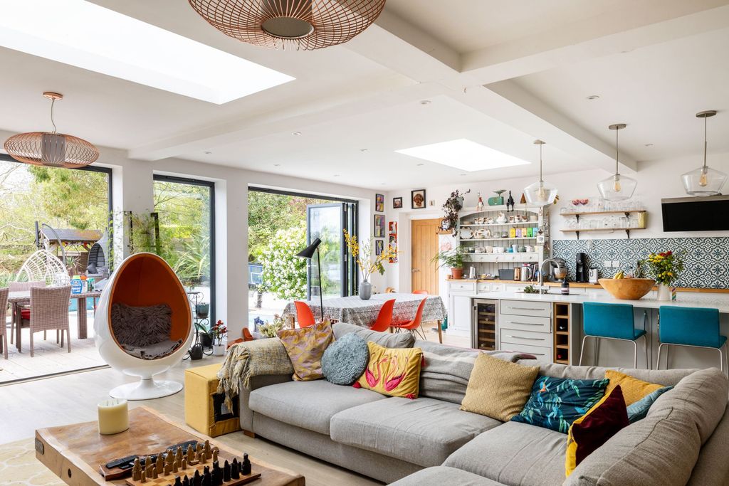 Property photo 3 of 34