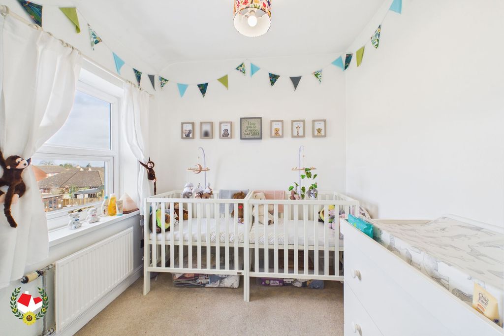 Property photo 3 of 12