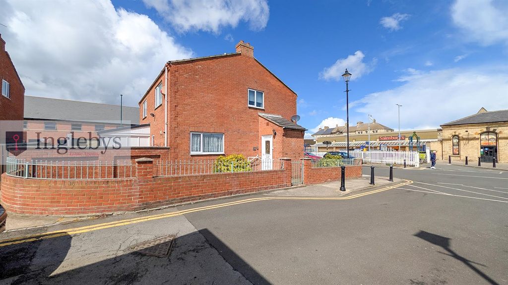 Property photo 1 of 18