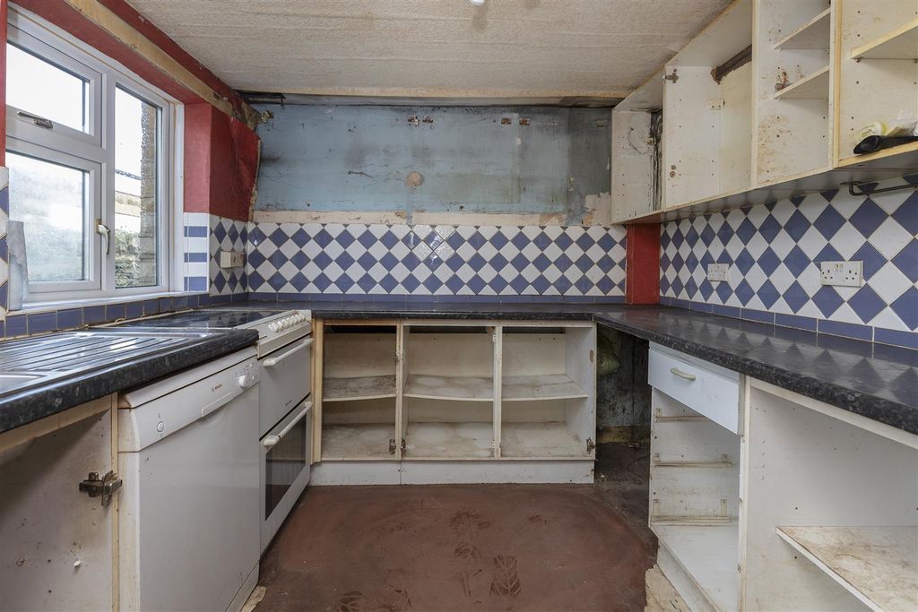 Property photo 2 of 23 Kitchen