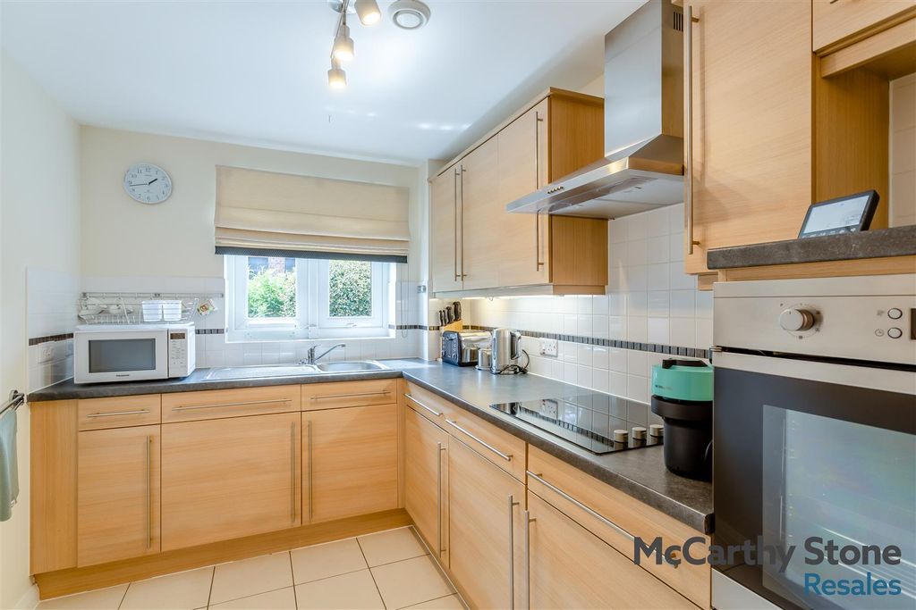 Property photo 3 of 28 8690452-Interior15.Jpg